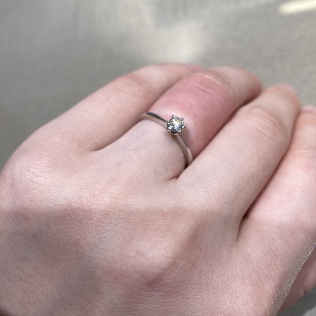 【アイプリモ(I-PRIMO)の口コミ】 ①細く長い相手の手の特徴に合う。②リングの太さがちょうどダイヤが綺麗に…