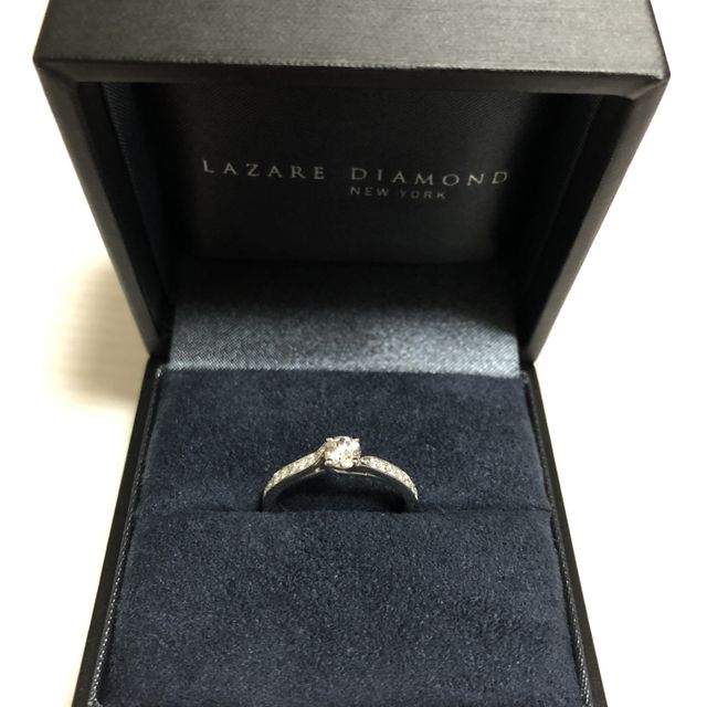 【ラザール ダイヤモンド(LAZARE DIAMOND)の口コミ】 買う前のイメージでは私の指は太めだったのでウェーブラインはなかなか似…