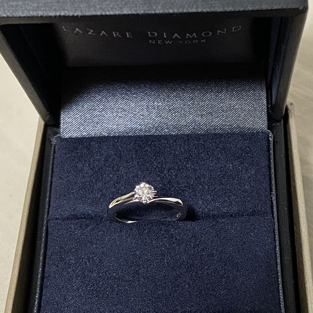 【ラザール ダイヤモンド(LAZARE DIAMOND)の口コミ】 4つ爪が十時に入っていることでダイヤモンドがまるく大きくみえたこと、ま…