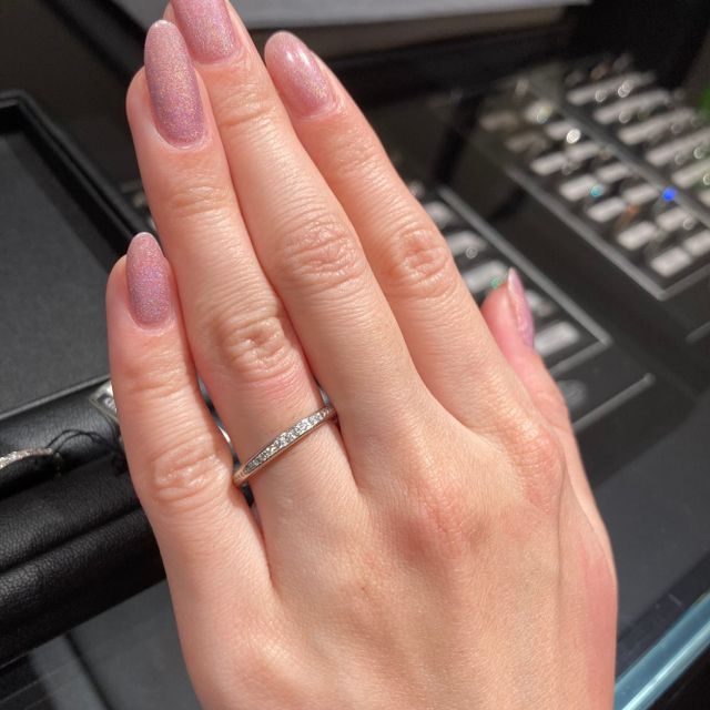 【エクセルコダイヤモンド(EXELCO DIAMOND)の口コミ】 指輪の輝きがとても綺麗です。
今回結婚指輪を探していたのですが、全て最…