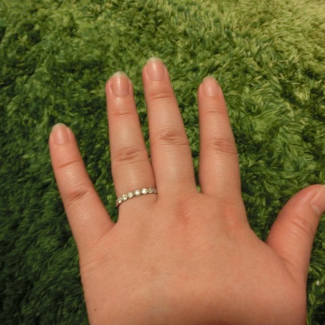 【LUCIE(ルシエ)の口コミ】 普段使いでもできるような婚約指輪を探しており、エタニティまたはハーフ…