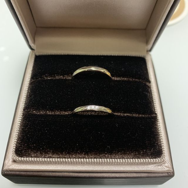 【アイプリモ(I-PRIMO)の口コミ】 合わせた時にデザインが重なるものがいいと思っていたところ、この指輪を…