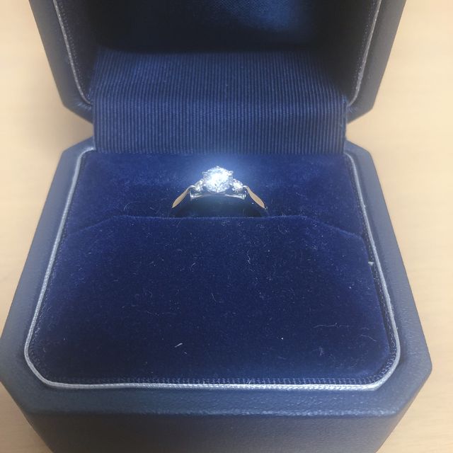 【銀座ダイヤモンドシライシの口コミ】 王道の婚約指輪！というデザインに惹かれて購入しました♡スズランという他…