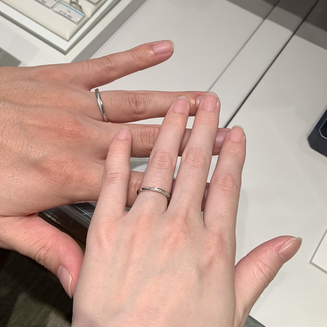 【銀座ダイヤモンドシライシの口コミ】 何店舗か見たが、見過ぎでしまい好みが分からなくなってしまいその事も伝…