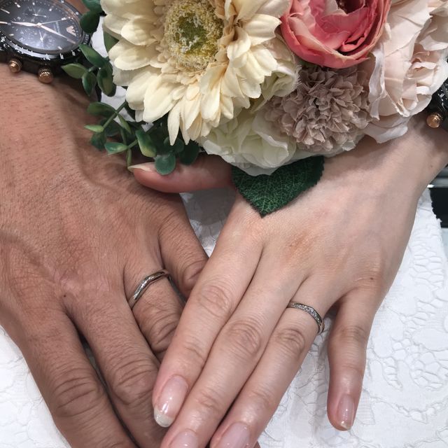 【ラザール ダイヤモンド(LAZARE DIAMOND)の口コミ】 結婚指輪なので飽きのこないものだとしてもストレートのスタンダードなも…