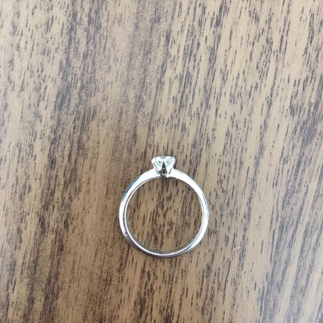 【銀座ダイヤモンドシライシの口コミ】 シンプルなデザインが良いと思ってこちらのデザインを選ばせていただきま…