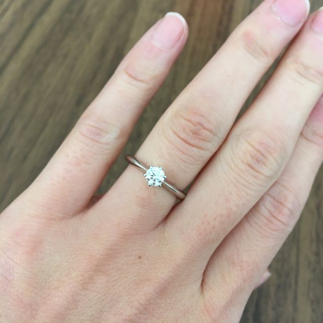 【銀座ダイヤモンドシライシの口コミ】 シンプルなデザインが良いと思ってこちらのデザインを選ばせていただきま…