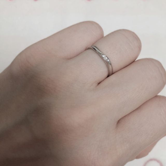 【銀座ダイヤモンドシライシの口コミ】 指輪はあきのこないシンプルかつ上品なイメージのものを探していたのでぴ…