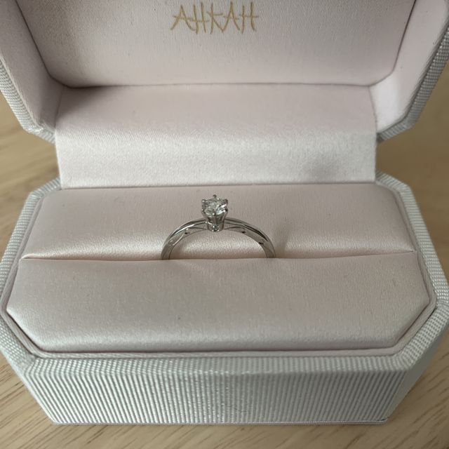 【AHKAH(アーカー)の口コミ】 初めて自分で買ったアクセサリーがアーカーで思い出のブランドだったので…