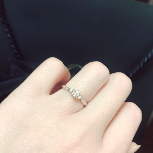 【銀座ダイヤモンドシライシの口コミ】 ブーケ型のデザインで、日常でも着用しても
大きく浮かない感じがよかった…