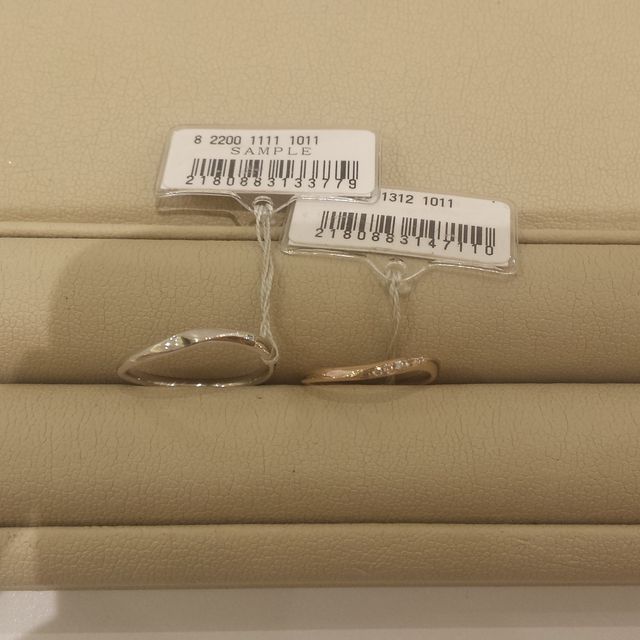 【A・D・A(エー・ディー・エー)の口コミ】 細身で指に馴染んでいるような色合いの指輪を探していました。気に入った…