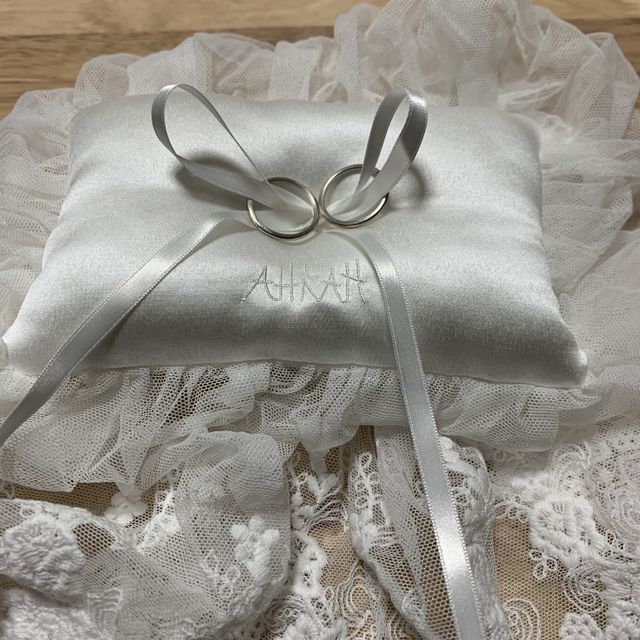 【AHKAH(アーカー)の口コミ】 2人で同じデザインにしたかったのでシンプルなこの指輪に決めました。

婚…
