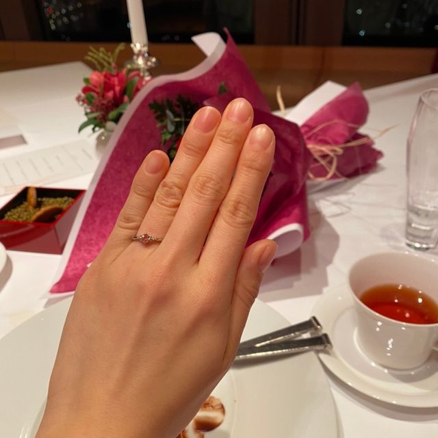 【4℃ BRIDAL(ヨンドシーブライダル)の口コミ】 購入前は特に値段・デザインを基に検討しており、
決め手となったのは、ま…