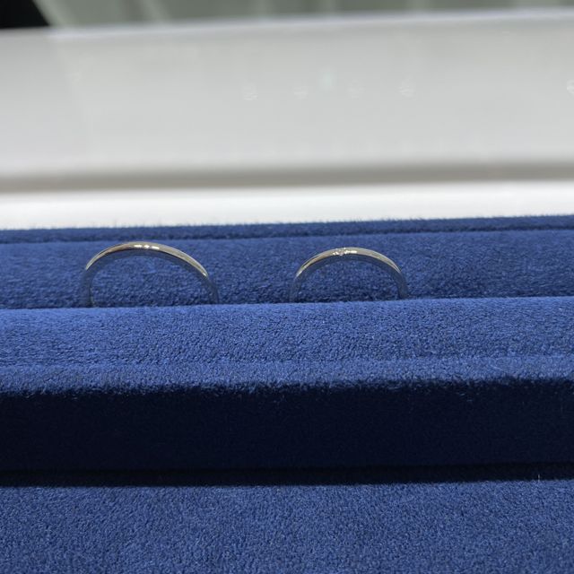 【4℃ BRIDAL(ヨンドシーブライダル)の口コミ】 デザイン。
シンプルで大人っぽい。
年齢的にも落ち着いた感じがよかった…