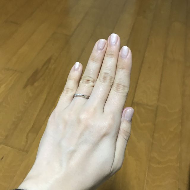 【4℃ BRIDAL(ヨンドシーブライダル)の口コミ】 シンプルすぎず、派手すぎないデザインで、飽きがこなそうだと思ったこと…