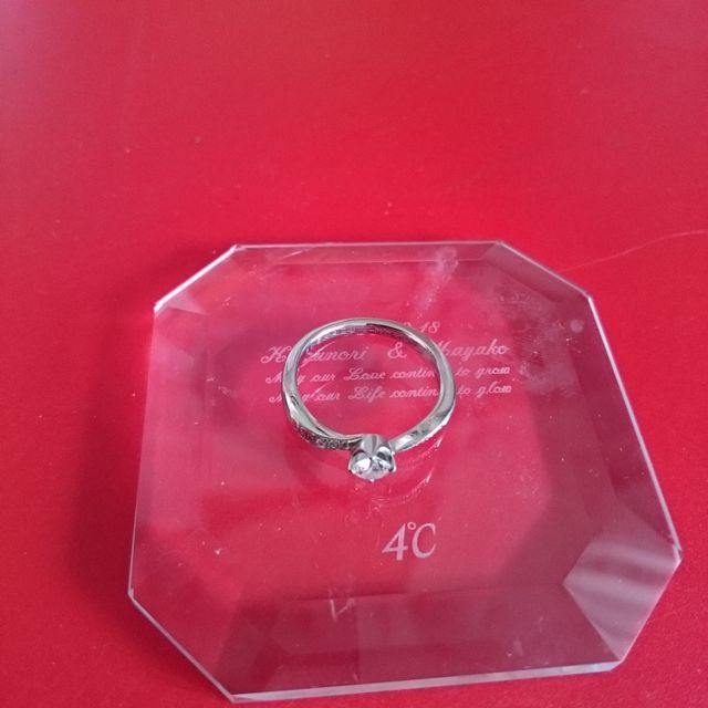 【4℃ BRIDAL(ヨンドシーブライダル)の口コミ】 だいたいのデザインは決まりましたが
同じ様な指輪がたくさんあり、それか…