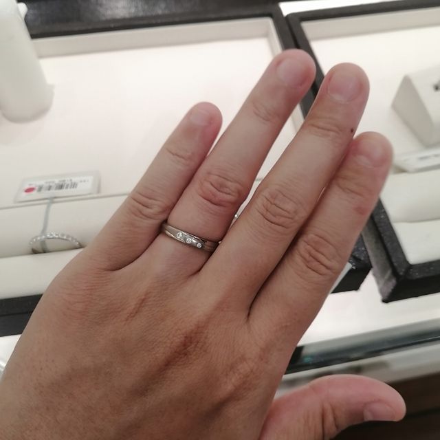 【CHARMY(チャーミー)の口コミ】 シンプルなものよりダイヤモンド入りに惹かれたので、3石タイプのものを試…