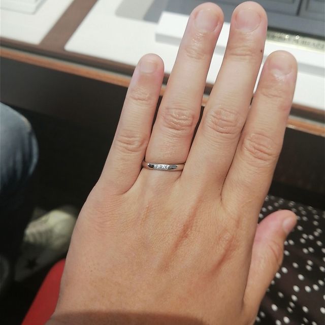 【銀座ダイヤモンドシライシの口コミ】 プラチナの素材も質が良いですし、ダイヤモンドの輝きが強くてとても綺麗…