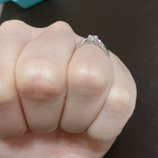 【ティファニー(Tiffany & Co.)の口コミ】 婚約指輪はダイヤモンドがかなり飛び出ているデザインが多いので、それだ…