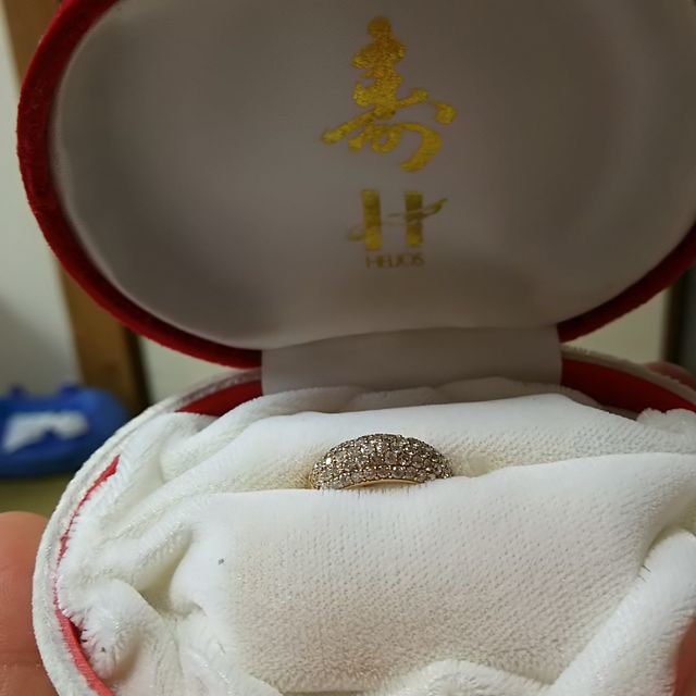 【HELIOS(ヘリオス)の口コミ】 私も主人もゴールドが好きなので、二人で見に行き私が好きなのを選ばせて…