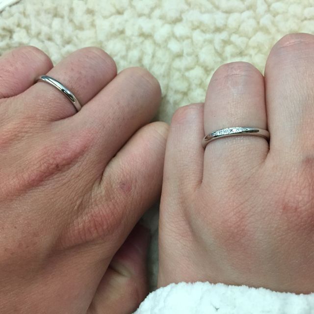 【銀座ダイヤモンドシライシの口コミ】 10店舗以上お店を回りました！
早い段階で、デザインはストレートで細めと…