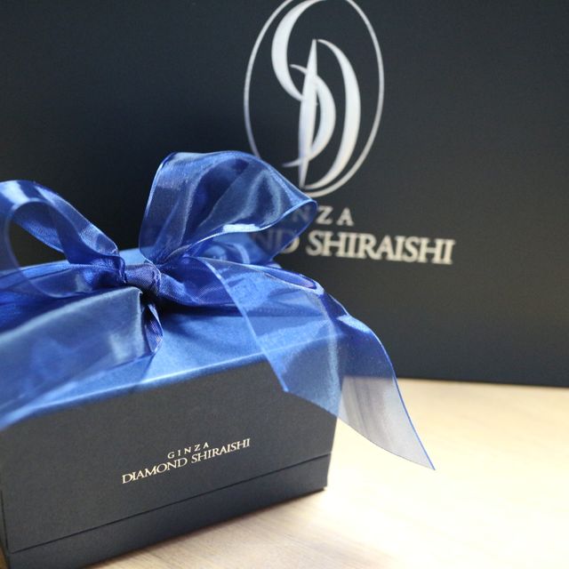 【銀座ダイヤモンドシライシの口コミ】 指輪をつけ慣れていないので、特にこだわりがなく、シンプルなプラチナの…