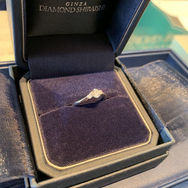 【銀座ダイヤモンドシライシの口コミ】 デザインもシンプルな中に程よいカーブが魅力的で結婚指輪とも合わせやす…