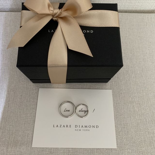 【ラザール ダイヤモンド(LAZARE DIAMOND)の口コミ】 シンプルな作りでプラチナが楽しめるリングです。
鍛造でしっかりとした作…