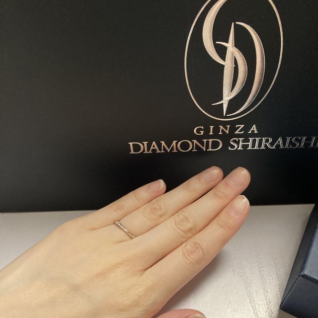 【銀座ダイヤモンドシライシの口コミ】 ダイヤが主張しすぎず、さりげないところと
変わった形で人と被らずいいと…