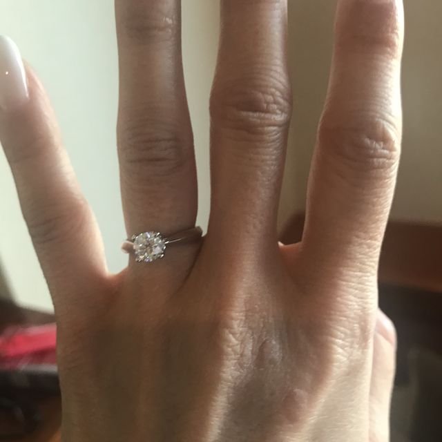 【アイプリモ(I-PRIMO)の口コミ】 ダイヤモンドの質と金額が購入の決め手でした。とても親切に何度もいろん…