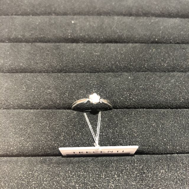 【TRECENTI(トレセンテ)の口コミ】 シンプルで日常使いができるものを探していました
お花の形のデザインを選…