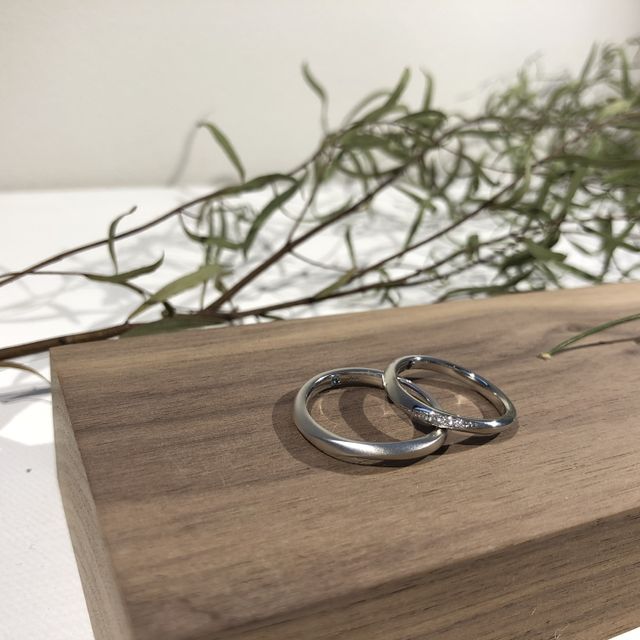 【atelier CraM(アトリエ クラム)の口コミ】 まず、ベースとなる指輪をいくつか選びました。その中で、「こんな感じが…