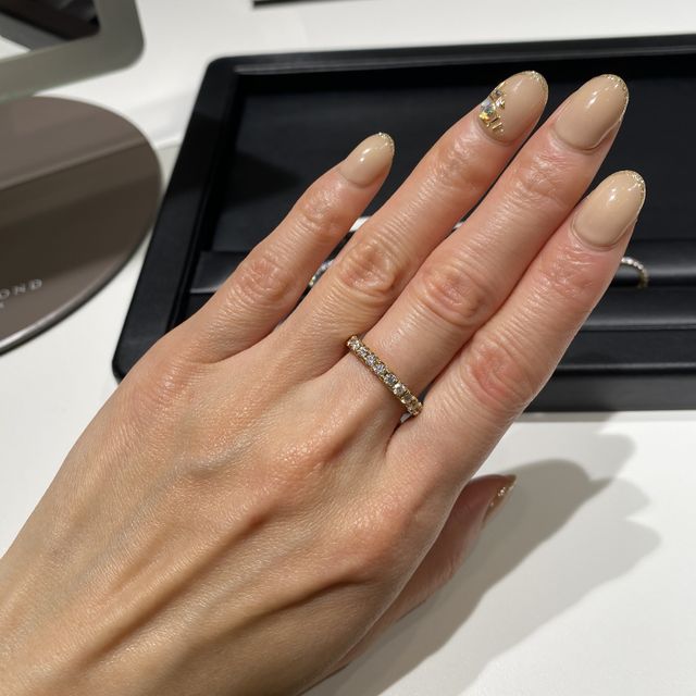 【ラザール ダイヤモンド(LAZARE DIAMOND)の口コミ】 ダイヤが大きくて存在感がすごくあるフルエタニティです。予算的にはネッ…