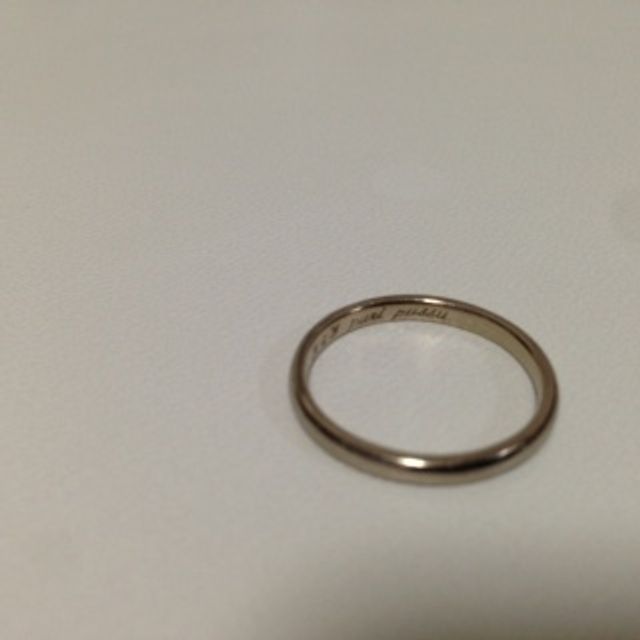 【RUST made in englandの口コミ】 手彫りの婚約指輪にあるシンプルな結婚指輪を探していました。ディスプレ…