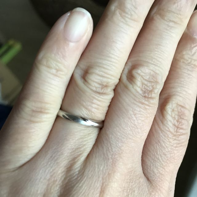 【エクセルコダイヤモンド(EXELCO DIAMOND)の口コミ】 1粒の婚約指輪とたくさんの小さなダイヤが散りばめられたエンゲージリング…