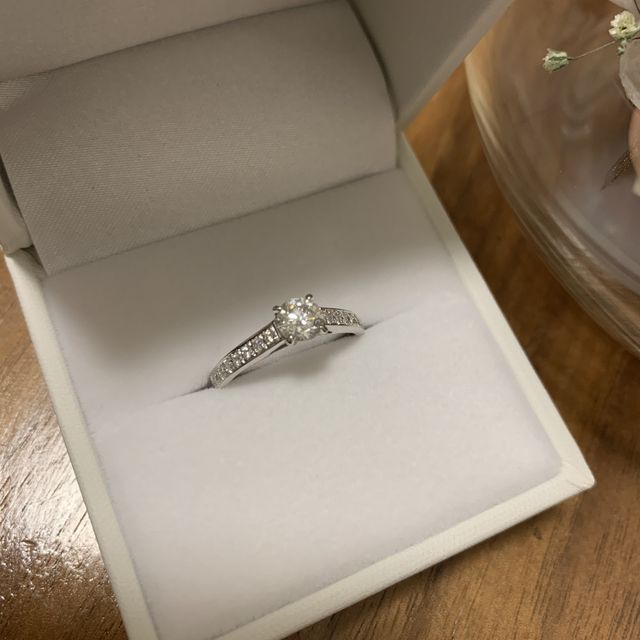 【宝寿堂(ほうじゅどう)の口コミ】 もともとアームがパヴェタイプのものを探していました。
いくつかサンプル…