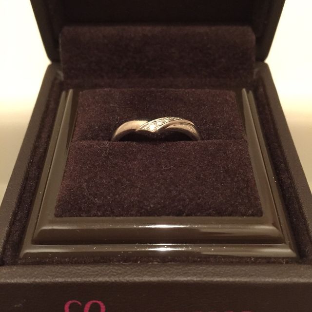 【アイプリモ(I-PRIMO)の口コミ】 婚約指輪はいつも身につけたいと思っていたので、結婚指輪と重ねてつけら…