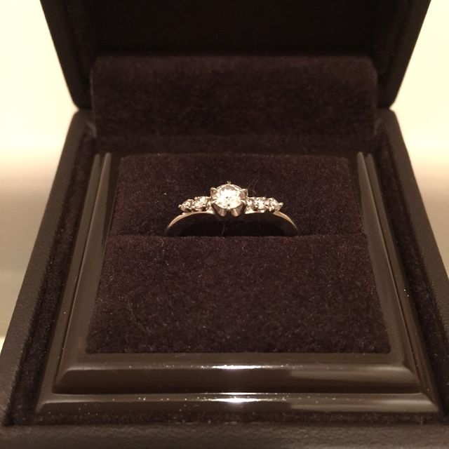 【アイプリモ(I-PRIMO)の口コミ】 婚約指輪はいつも身につけたいと思っていたので、結婚指輪と重ねてつけら…