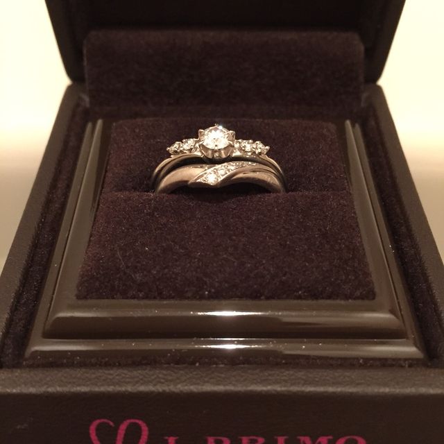 【アイプリモ(I-PRIMO)の口コミ】 婚約指輪はいつも身につけたいと思っていたので、結婚指輪と重ねてつけら…
