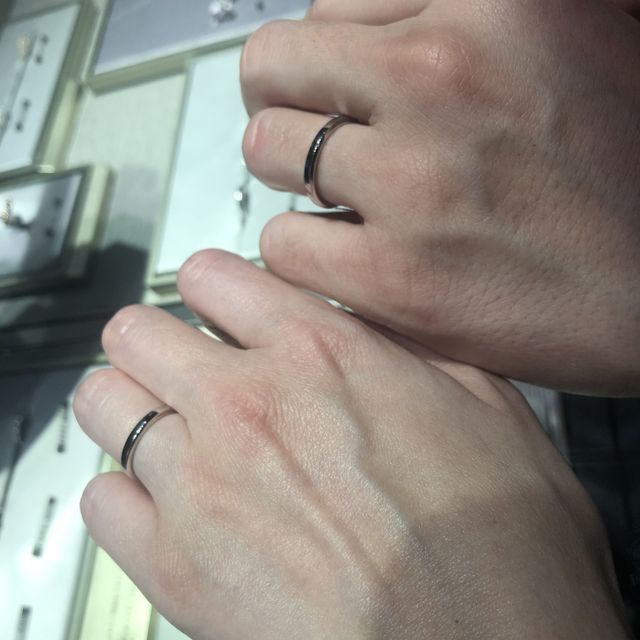 【ヴァン クリーフ＆アーペル(Van Cleef & Arpels)の口コミ】 シンプルで普段使いしやすそあと思い試着しました。女性にも男性にもしっ…