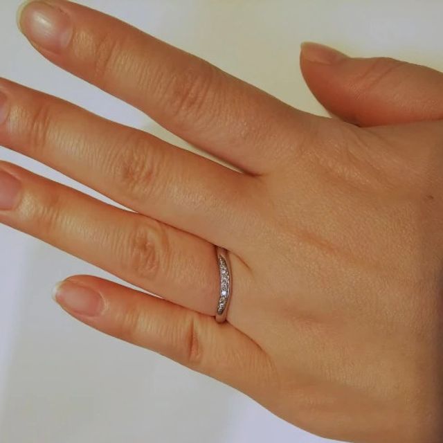 【ROYAL ASSCHER(ロイヤル・アッシャー)の口コミ】 リングの内側が非常に滑らかな感触でありつけ心地がとても良かったことと…