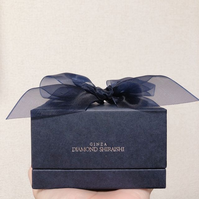 【銀座ダイヤモンドシライシの口コミ】 仕事柄普段はつけられませんが、つけた時もキラキラしすぎるのが嫌でマッ…