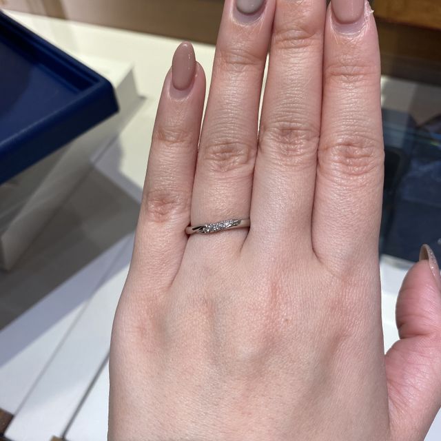 【銀座ダイヤモンドシライシの口コミ】 デザインと着け心地が良く、決めました。
色々な店舗に回りましたが、着け…