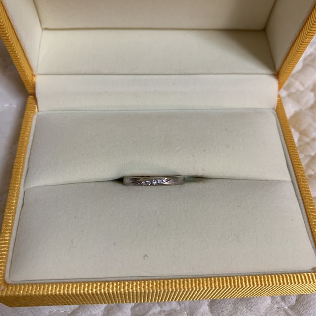 【ケイウノ ブライダル(K.UNO BRIDAL)の口コミ】 一目惚れしたからです。カタログでは色々と迷いましたが、実際に店舗に行…