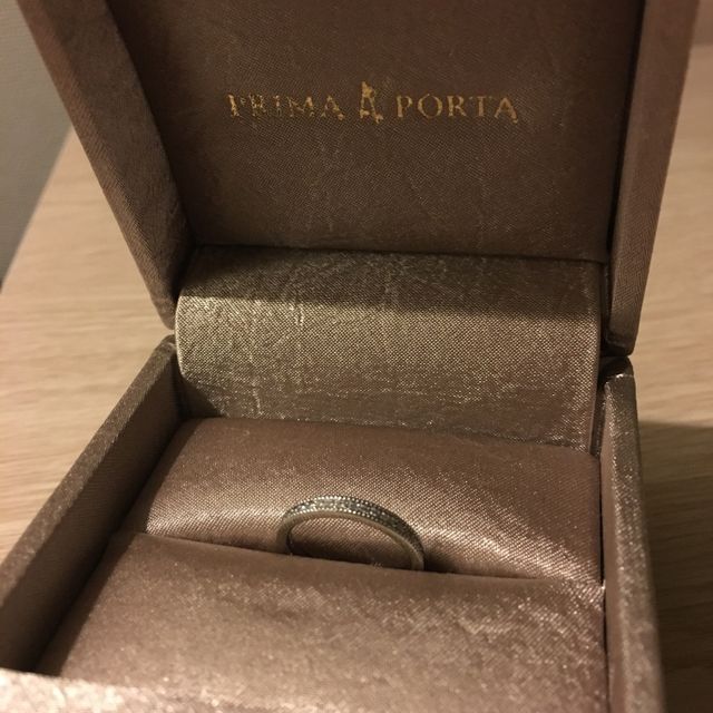【PRIMA PORTA(プリマポルタ)の口コミ】 パラジウムというお素材を使っているのでダイヤモンドがたくさん入ってい…
