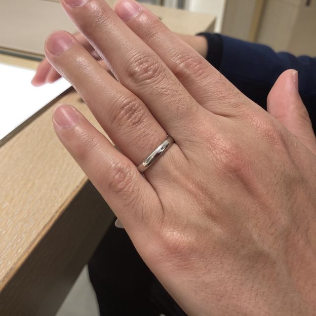 【銀座ダイヤモンドシライシの口コミ】 リングの形がストレートでダイヤモンドがついていること。ダイヤモンドの…