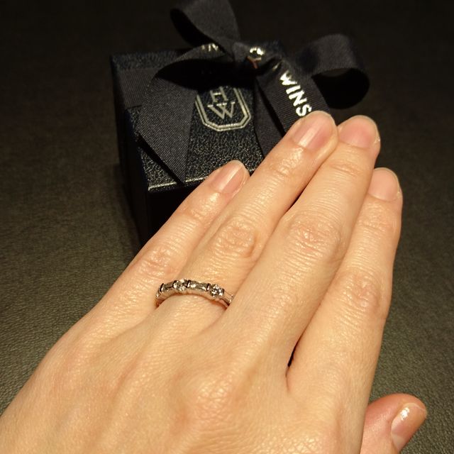 【ハリー・ウィンストン(Harry Winston)の口コミ】 婚約指輪ではなく、普段使いできる結婚指輪を探していました。こちらは試…