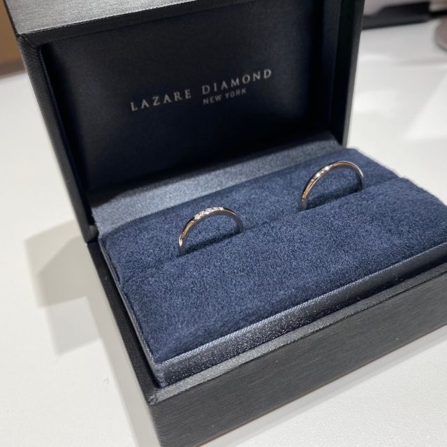 【ラザール ダイヤモンド(LAZARE DIAMOND)の口コミ】 指輪を決めた理由は、ダイヤモンドがありつつ、結婚指輪ということで上品…