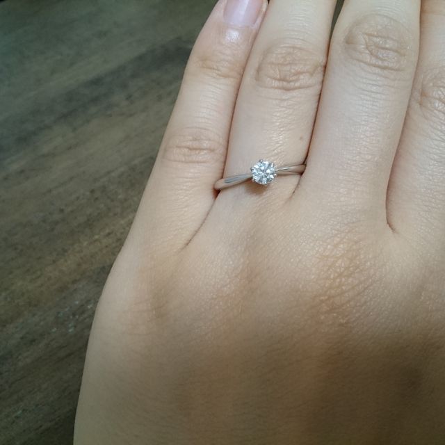 【アイプリモ(I-PRIMO)の口コミ】 シンプルで飽きないデザインということ。それと、ダイヤモンドの品質がよ…