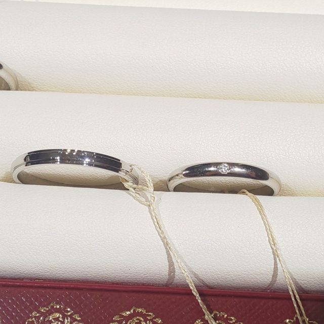 【カルティエ(Cartier)の口コミ】 シンプルなストレートのプラチナリングです。
ネットで見るより実物の方が…
